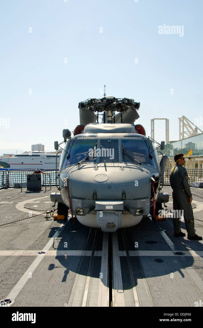 Sikorsky Seahawk navy elicottero sulla piattaforma di atterraggio della Marina turca nave Salih Reis, Malaga Costa del Sol, Spagna. Foto Stock