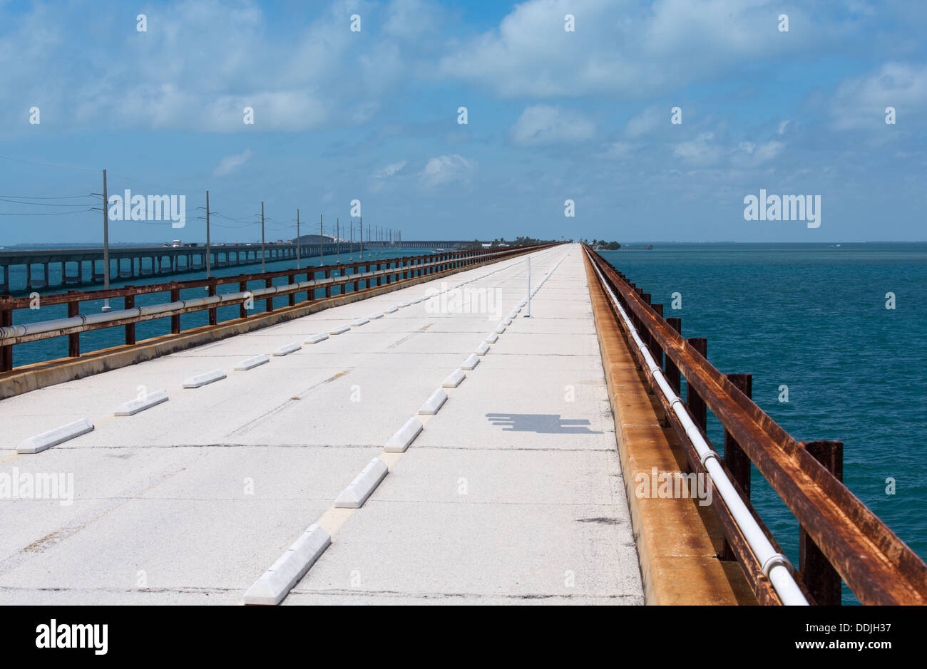 I resti della primitiva Seven Mile bridge a Maratona chiave è aperto per i ciclisti e gli escursionisti. Foto Stock