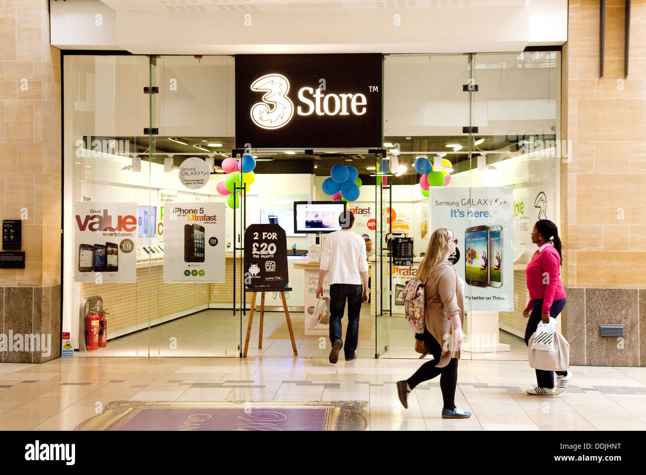 Il 3 Store, per la vendita di telefoni cellulari, il Grand Arcade, Cambridge Regno Unito Foto Stock