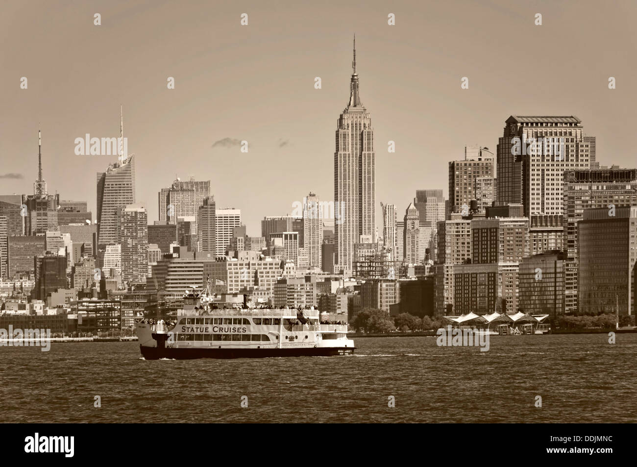 La Staten Traghetti Crociere sul fiume Hudson, Sykline Lower Manhattan, New York Foto Stock