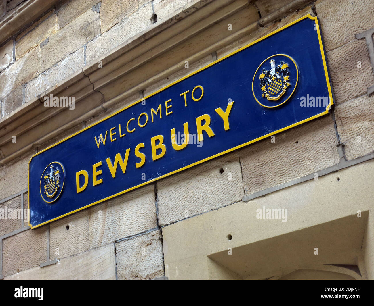 Benvenuti a Dewsbury segno, Stazione,West Yorkshire, Inghilterra, Regno Unito Foto Stock
