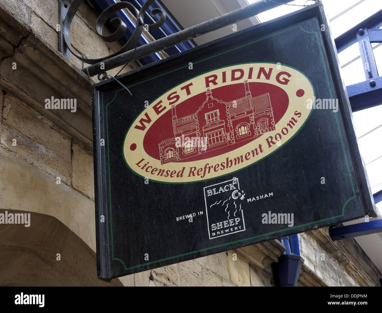 West Riding sale ristoro Dewsbury segno, stazione, West Yorkshire, Inghilterra Regno Unito - Black Sheep Brewery (ora in amministrazione) Foto Stock