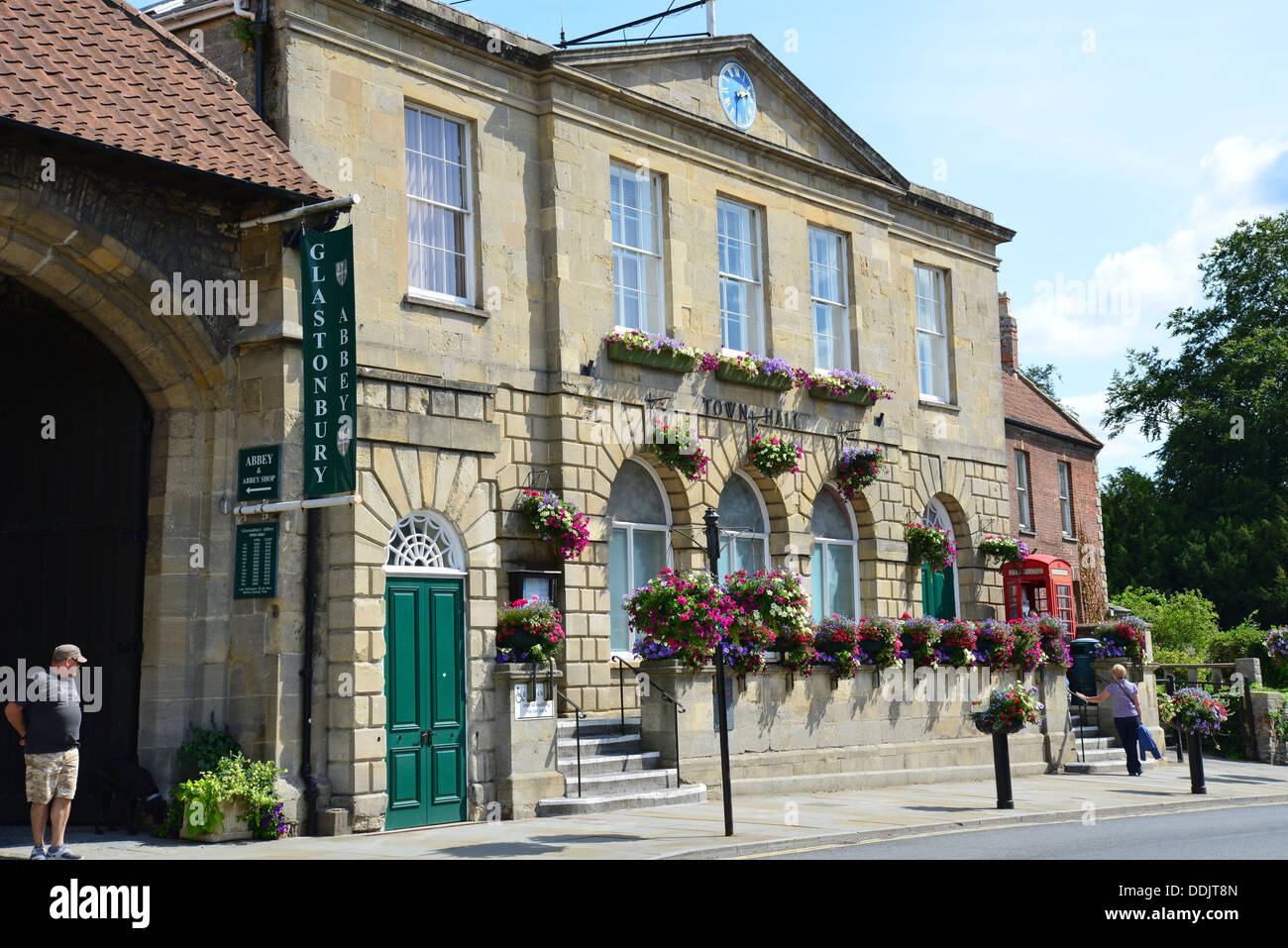 Municipio facciata, Maddalena Street, Glastonbury, Somerset, Inghilterra, Regno Unito Foto Stock