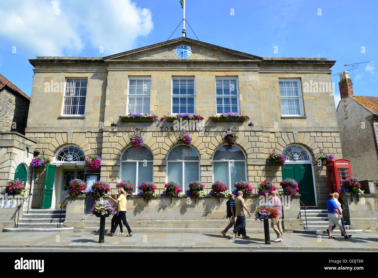 Municipio facciata, Maddalena Street, Glastonbury, Somerset, Inghilterra, Regno Unito Foto Stock
