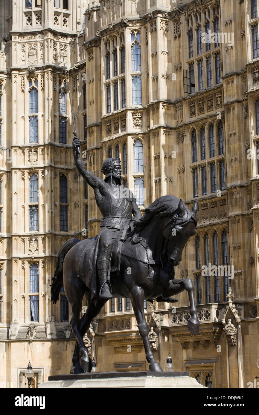 Riccardo Cuor di Leone statua al di fuori della sede del parlamento di Londra Foto Stock