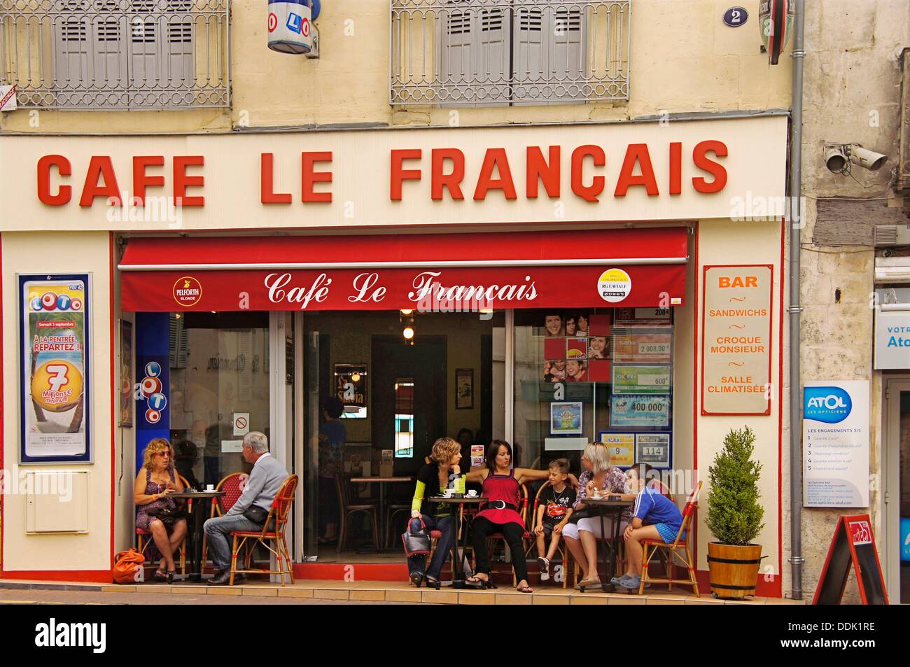 Café Le Français coffee shop a Riberac, Dordogne, Aquitaine, Francia Foto Stock