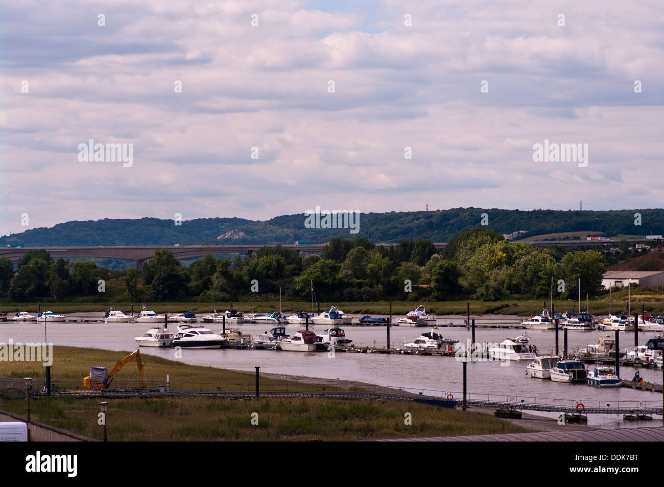 Gli ormeggi delle barche sul Fiume Medway presso Rochester Kent England Regno Unito Foto Stock