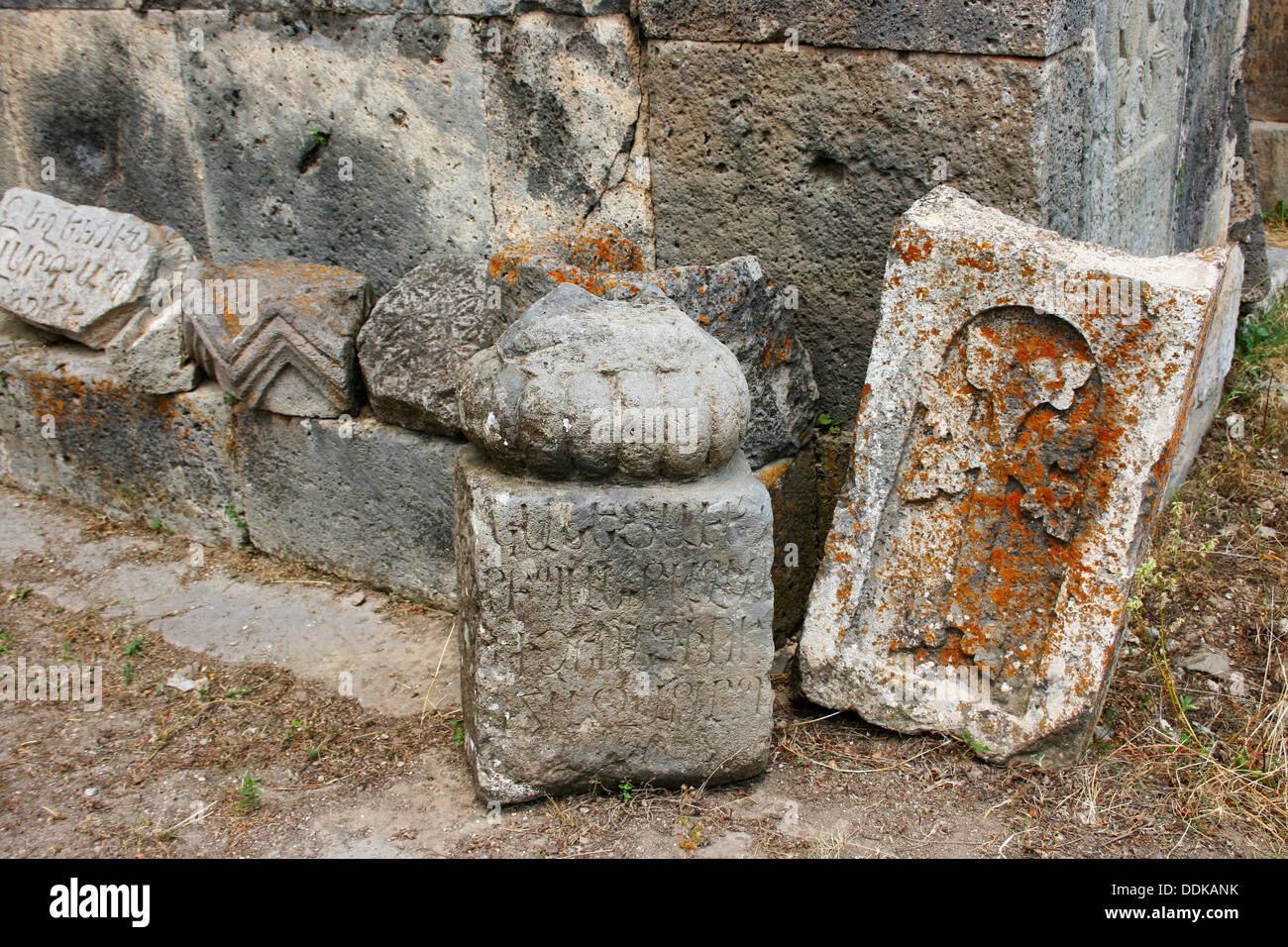 Cross-pietra o khachkar al IX secolo un monastero armeno di Tatev. Foto Stock