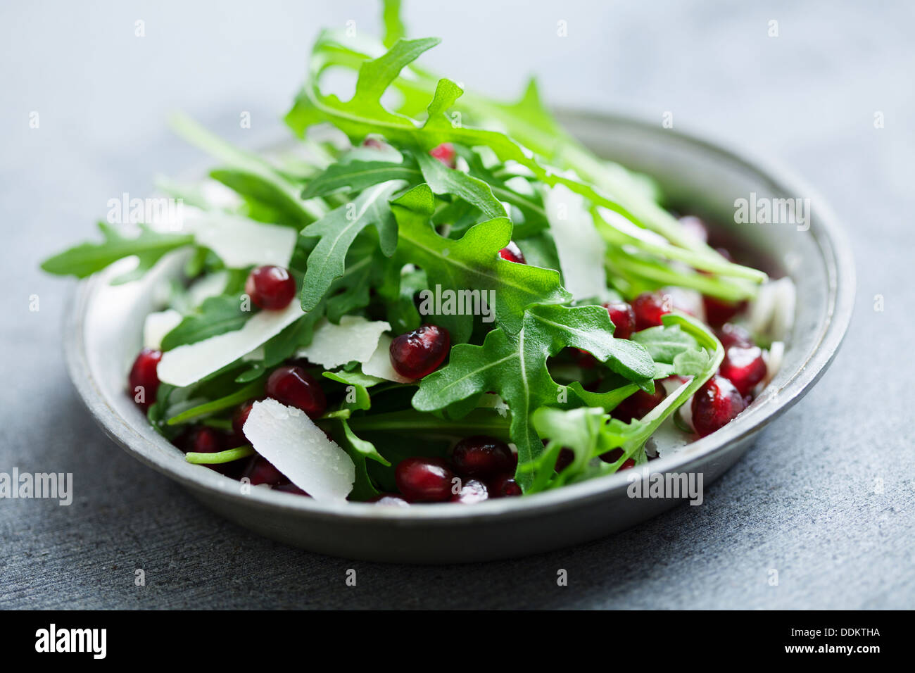 La rucola e insalata di melograno Foto Stock