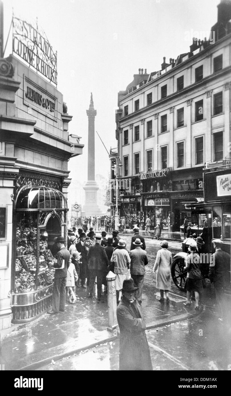 Nelson la colonna, il trefolo e Lione Cornor House, Westminster, London, prima del 1933. Artista: George Davison Reid Foto Stock