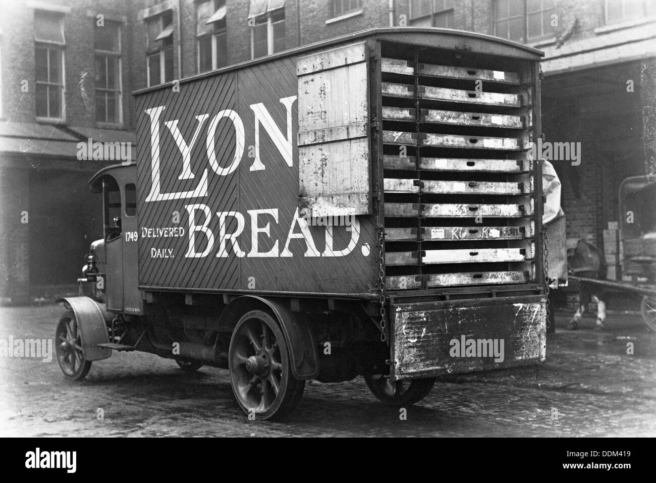 Lione consegna pane van. Artista: sconosciuto Foto Stock