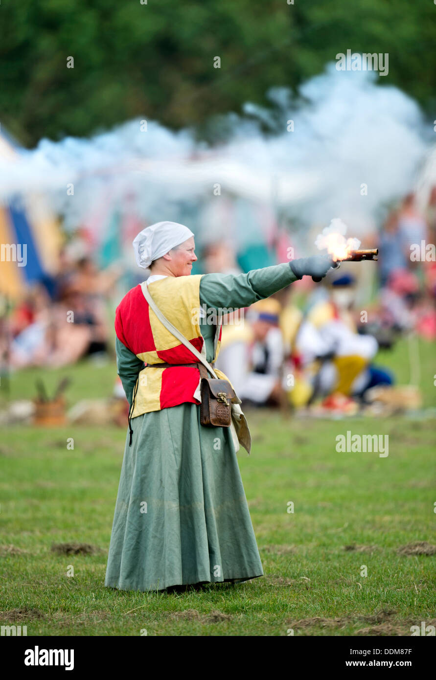 Il 'Berkeley Skirmish' reenactments medievale a Berkeley Castle vicino a Gloucester dove il cinquecentesimo anniversario della battaglia di Fl Foto Stock