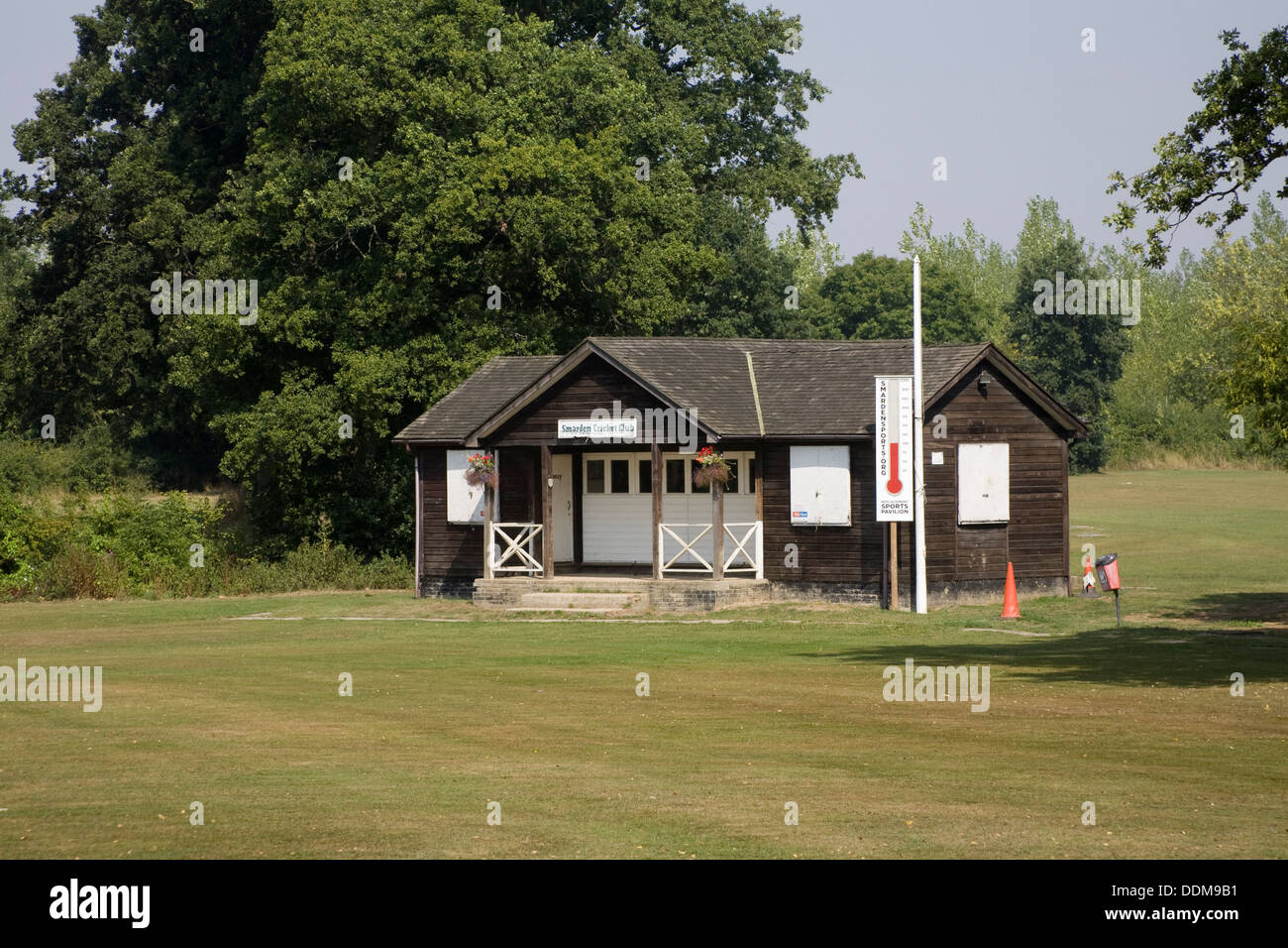 Smarden Cricket Club Pavilion Ashford Kent Inghilterra sud-orientale NEL REGNO UNITO dove il cricket è stato riprodotto su Minnis sin dal suo primo gioco registrato nel 1771 Foto Stock