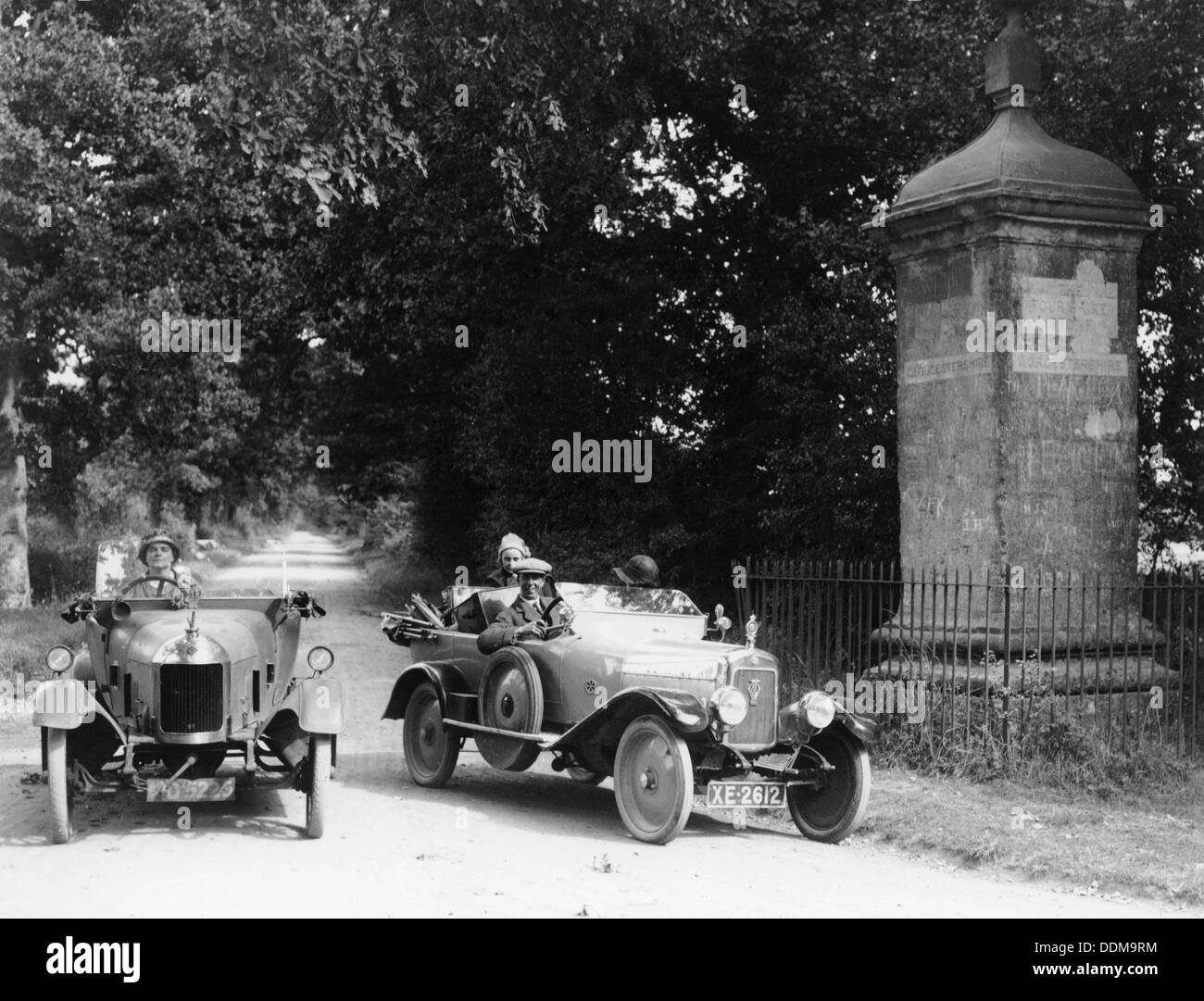 1920 Calthorpe Sporting 4 e Morris Torello, Little Compton, Warwickshire, (1920s?). Artista: sconosciuto Foto Stock