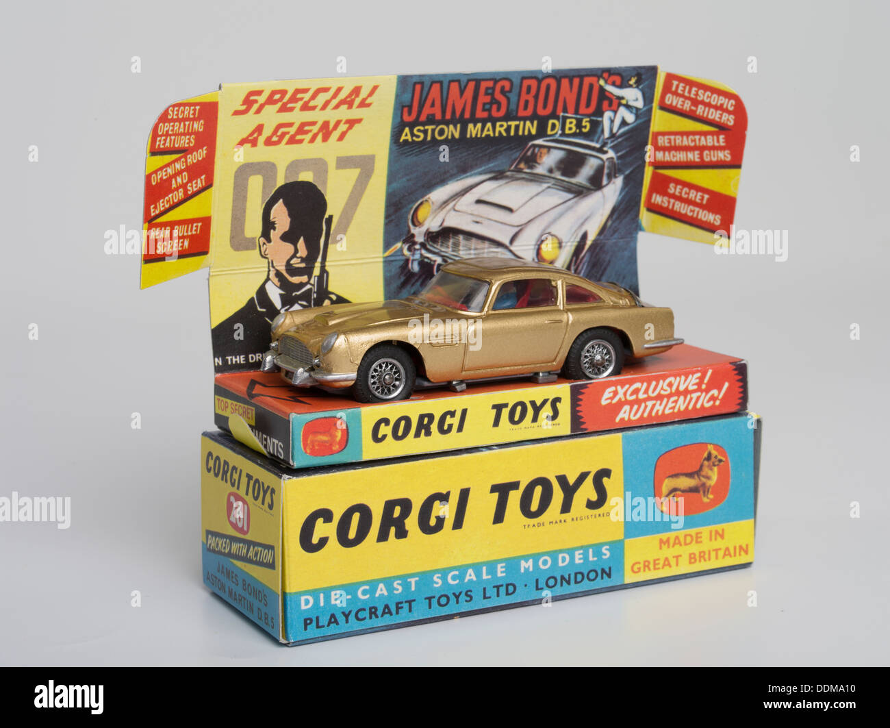 Corgi Toys (261) Modellino pressofuso di James Bond Aston Martin DB5 in Goldfinger con sede di espulsore prodotta nel 1965 Foto Stock
