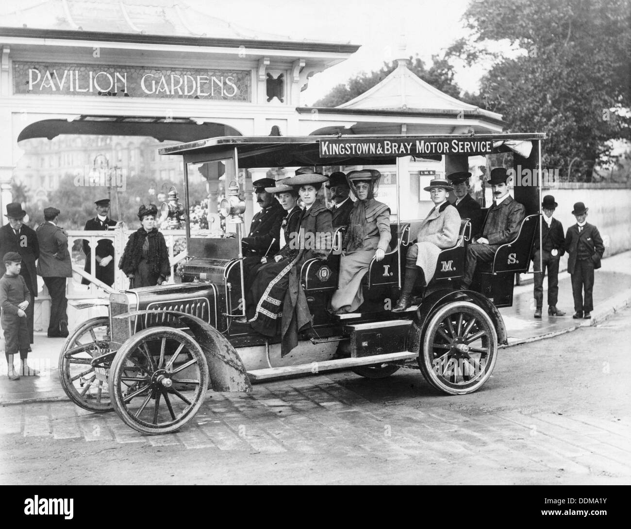1906 Albion A3 12 posti, charabanc (c1906?). Artista: sconosciuto Foto Stock