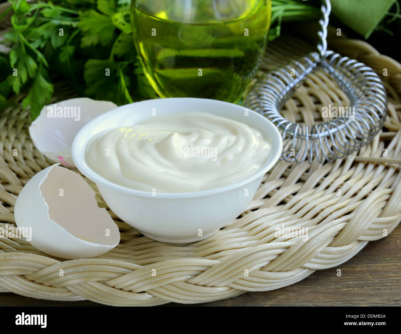 Freschi la maionese fatta in casa con olio di oliva e delle uova Foto Stock