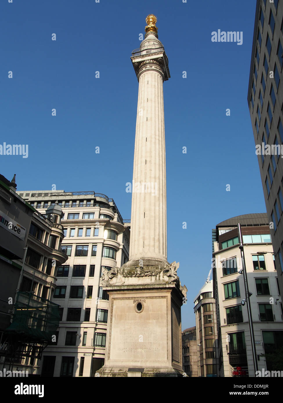 Vista del monumento al Grande Incendio di Londra Foto Stock