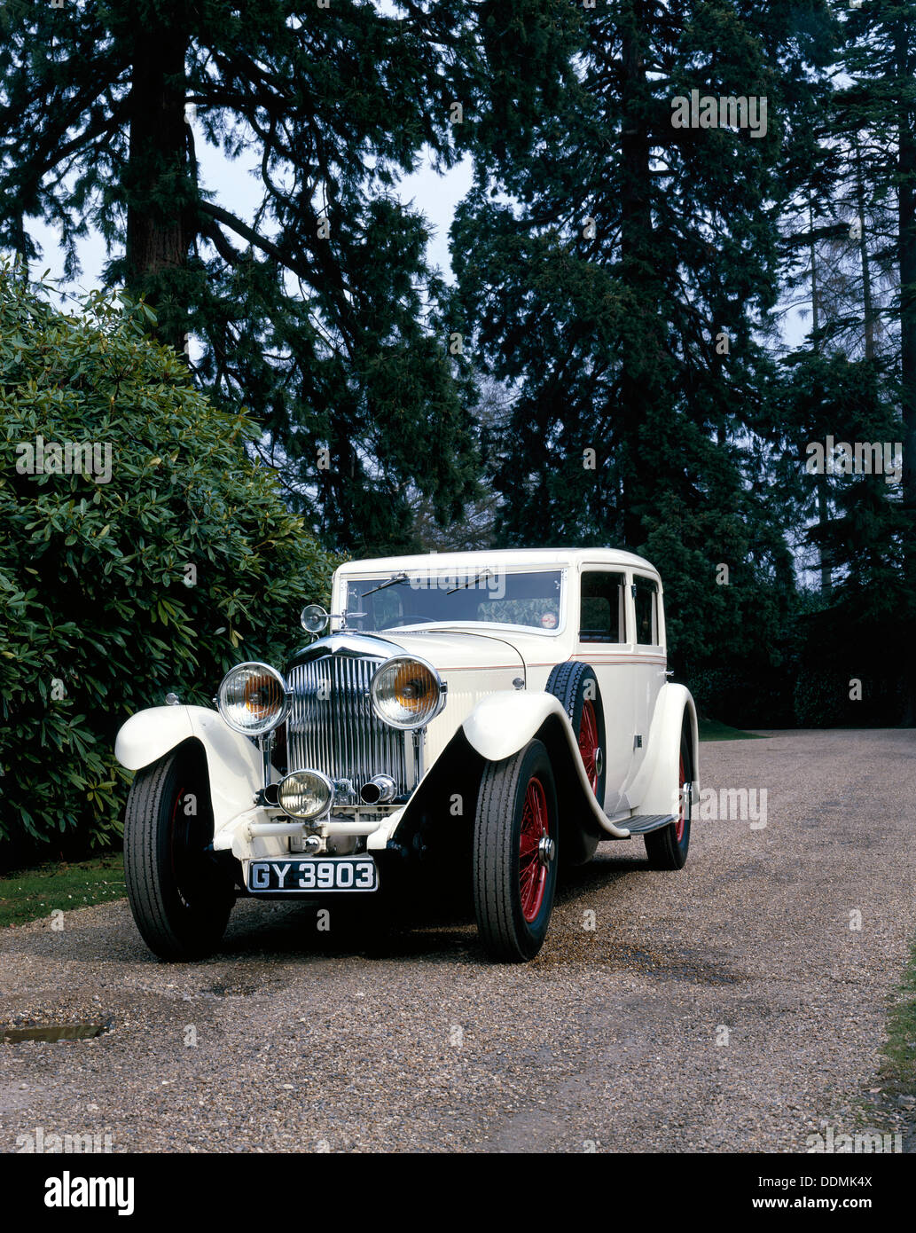 Un 1930 Bentley 8 litro berlina con un corpo Mulliner. Artista: sconosciuto Foto Stock