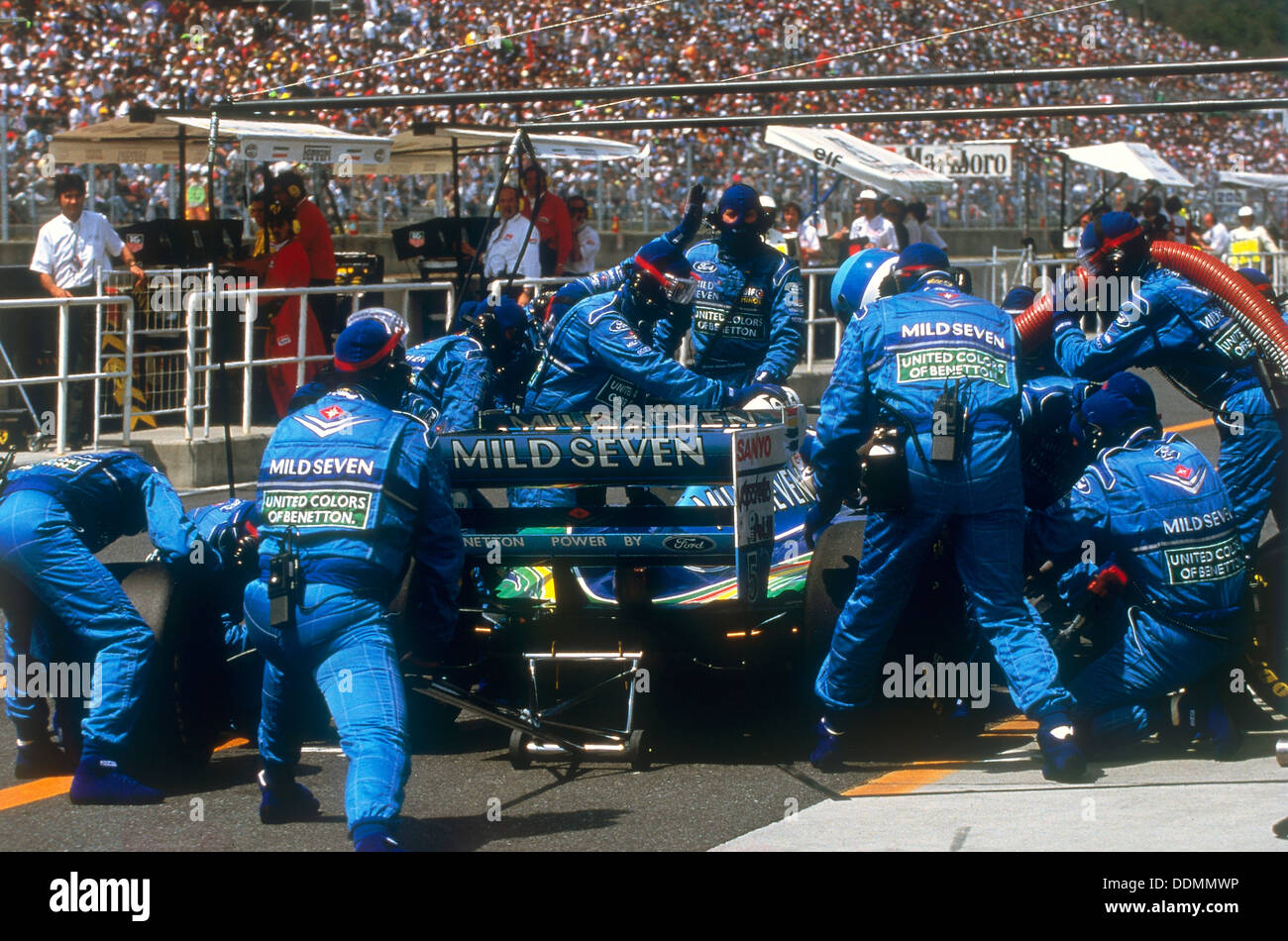 Pit-stop per Michael Schumacher la Benetton-Ford, 1994. Artista: sconosciuto Foto Stock