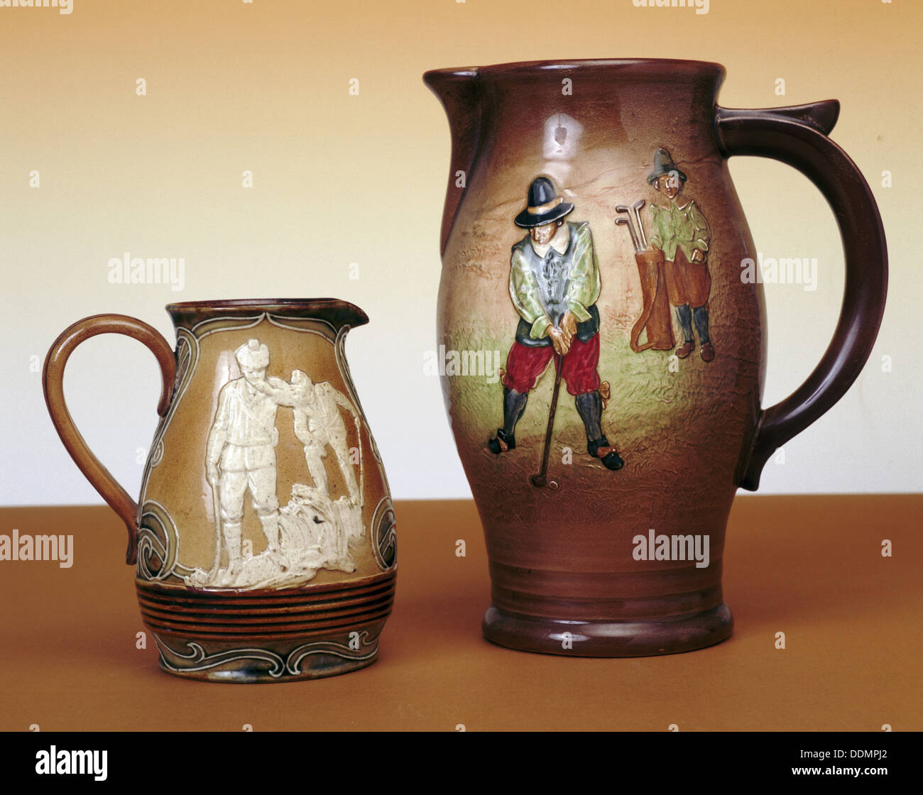 Royal Doulton brocche con tema golf, c1910. Artista: sconosciuto Foto Stock