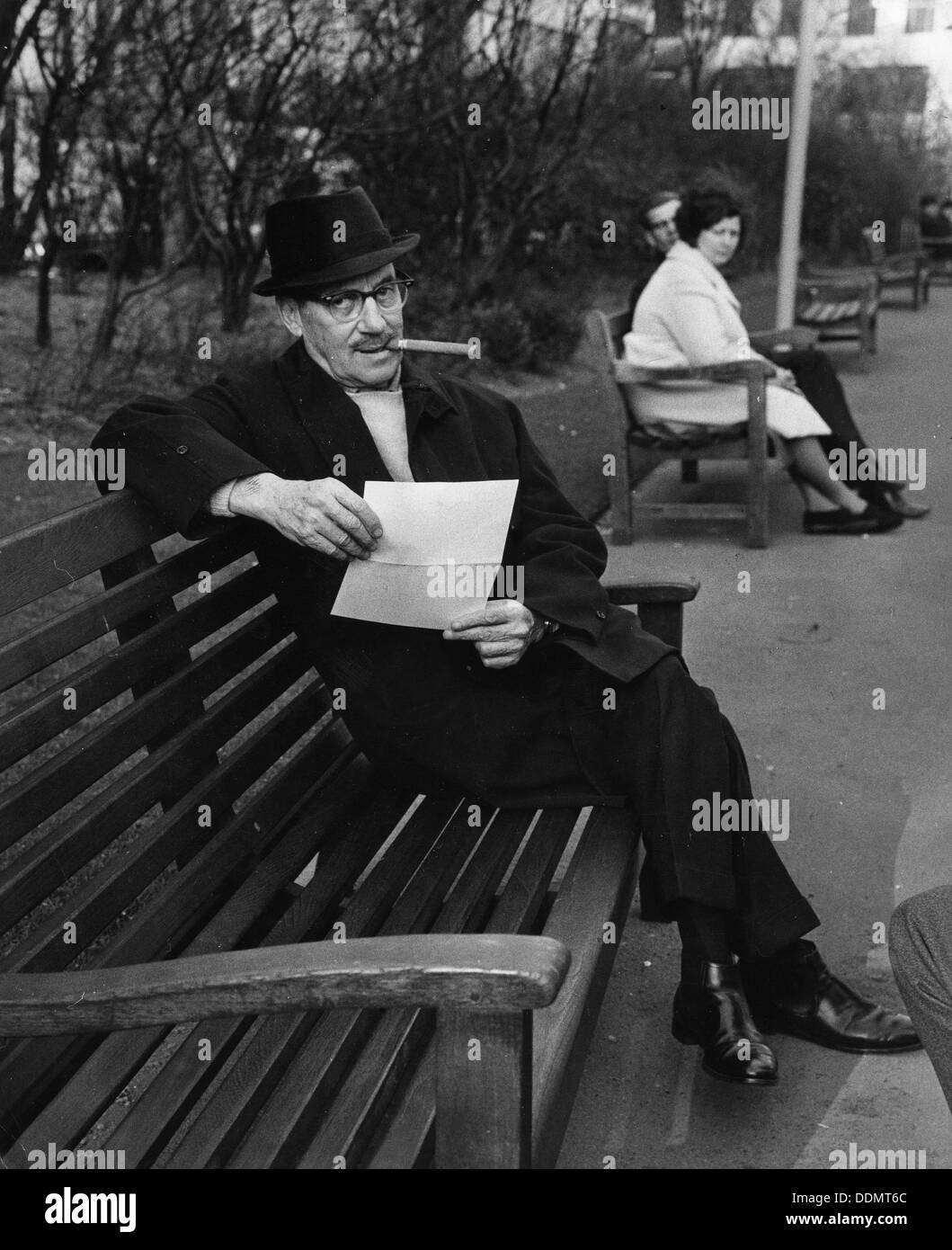 Groucho Marx (1890-1977), American comico, 1965. Artista: sconosciuto Foto Stock