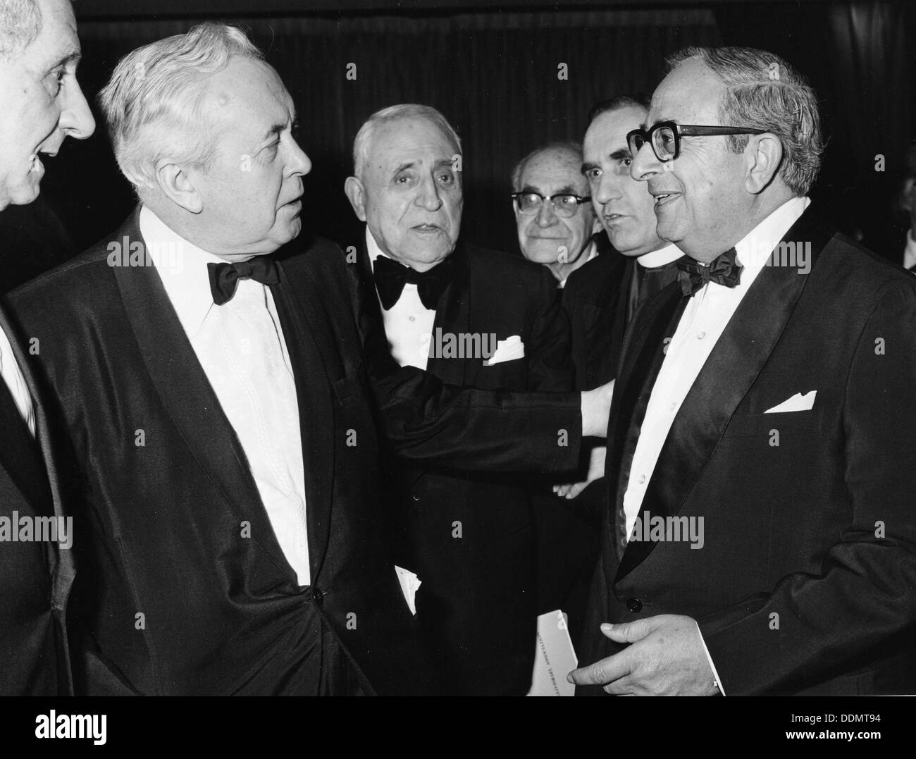 Itzhak Navon (1921- ), Presidente di Israele, con Harold Wilson, Signore Janner e Peter Schnieder. Artista: sconosciuto Foto Stock