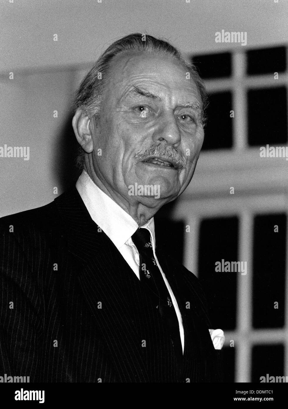 Enoch Powell (1912-1998), uomo politico britannico, 1990. Artista: Sidney Harris Foto Stock