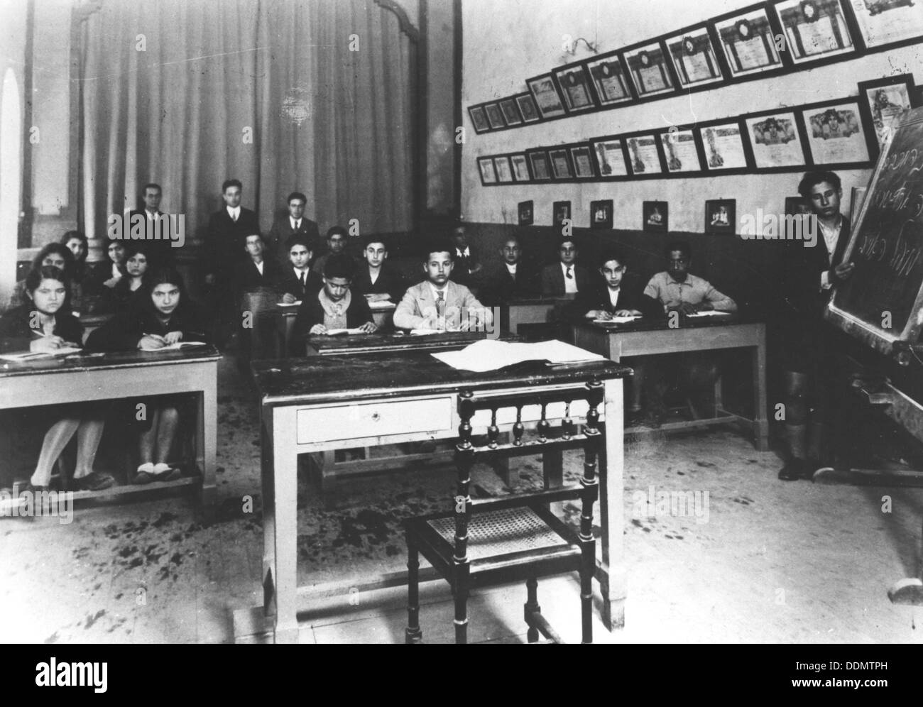Classe a Rosh Pinna Scuola, Libia, c1933? Artista: sconosciuto Foto Stock