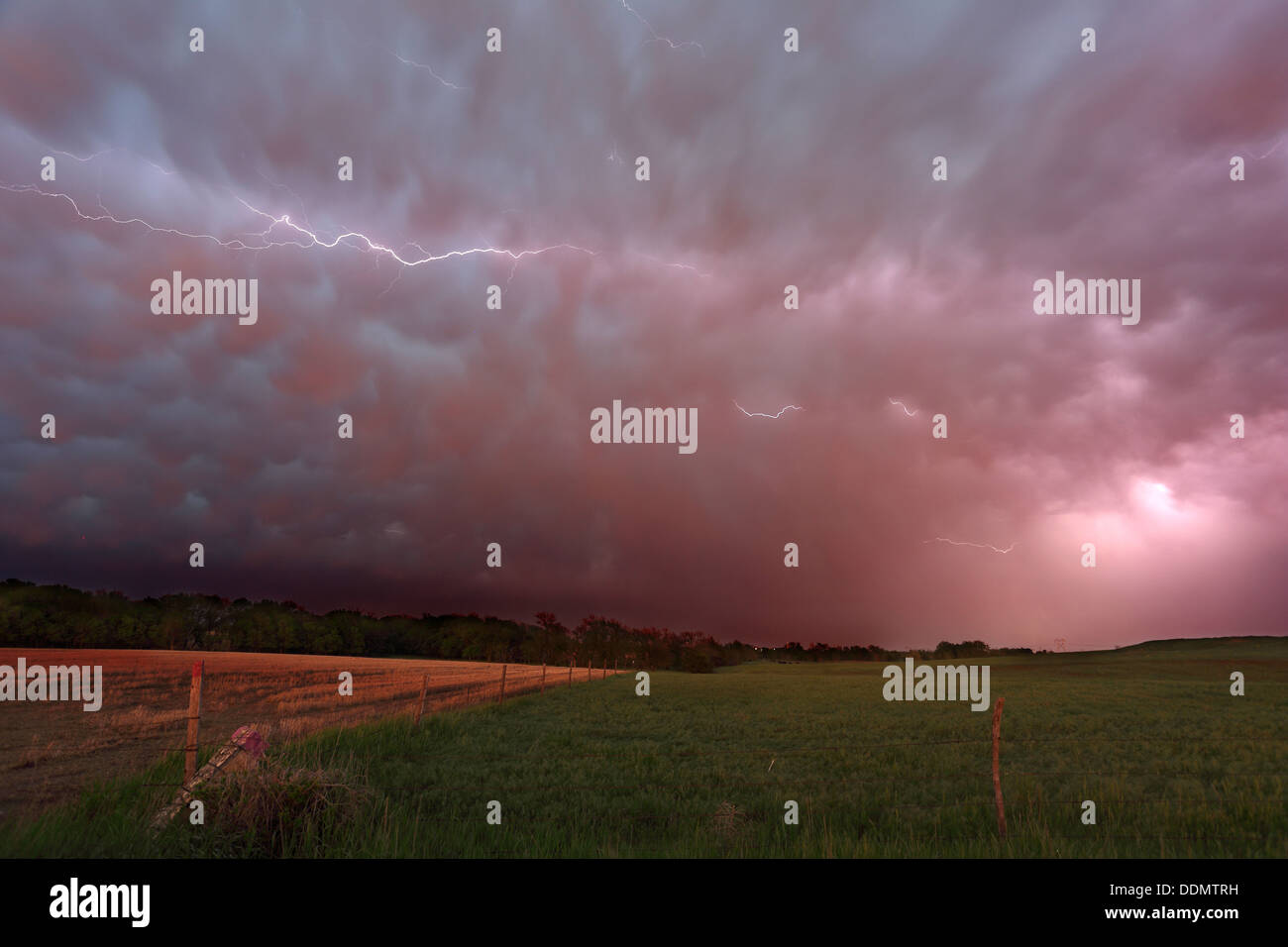 Tempesta violenta al tramonto, Kansas Foto Stock