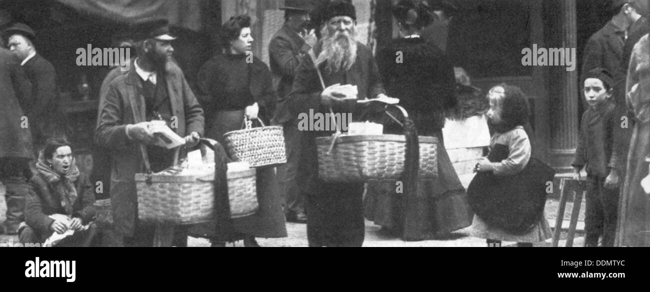 Gli immigrati, Lower East Side di New York, Stati Uniti, c1900. Artista: sconosciuto Foto Stock