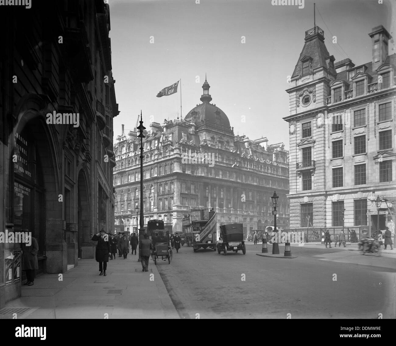 Il Carlton Hotel, Haymarket, Westminster, Londra, 1920. Artista: Bedford Lemere e azienda Foto Stock