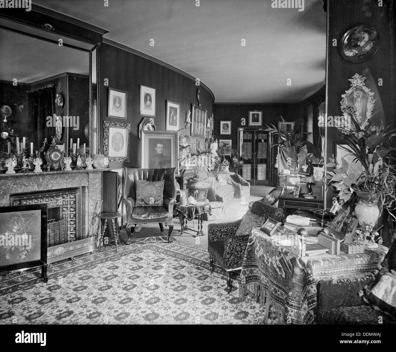 Il corridoio verde nel White Lodge, Richmond Park, Londra, 1892. Artista: Bedford Lemere e azienda Foto Stock