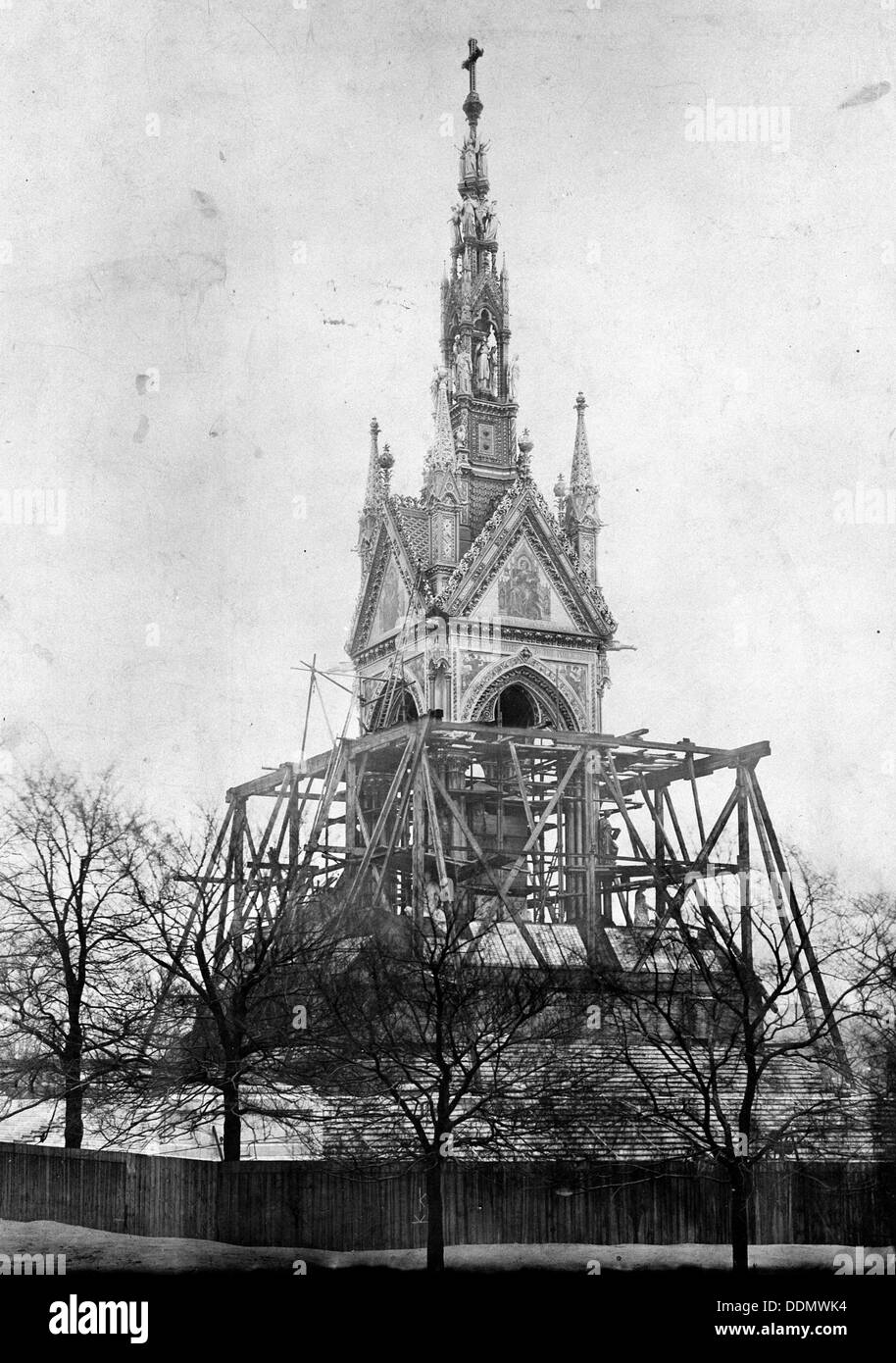 Albert Memorial, Kensington Gardens, Westminster, London, c1870. Artista: sconosciuto Foto Stock