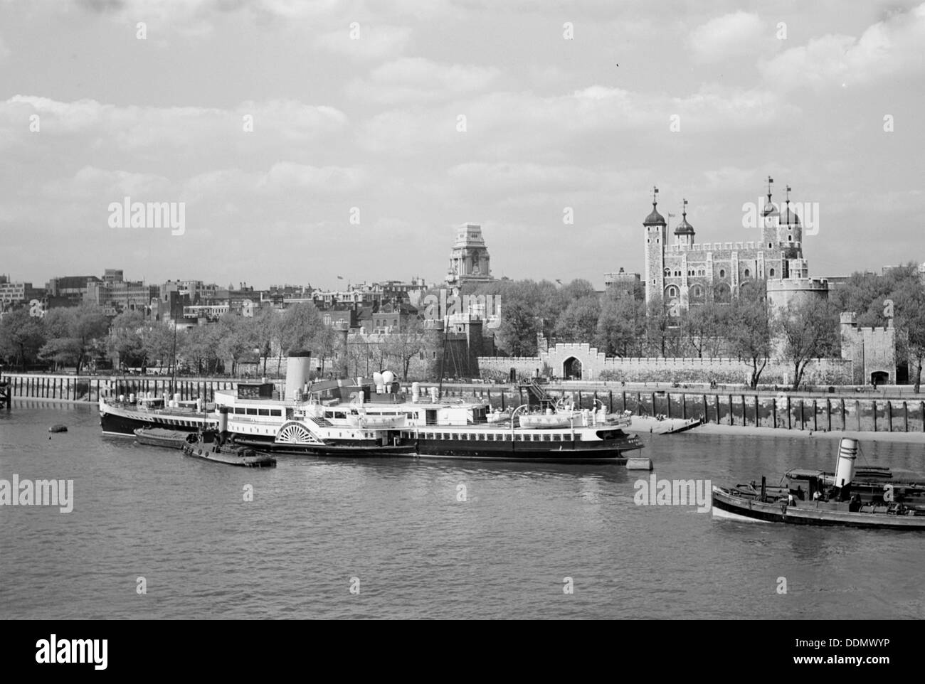 Vista sul Tamigi a Stepney, Londra, C1945-c1965. Artista: SW Rawlings Foto Stock