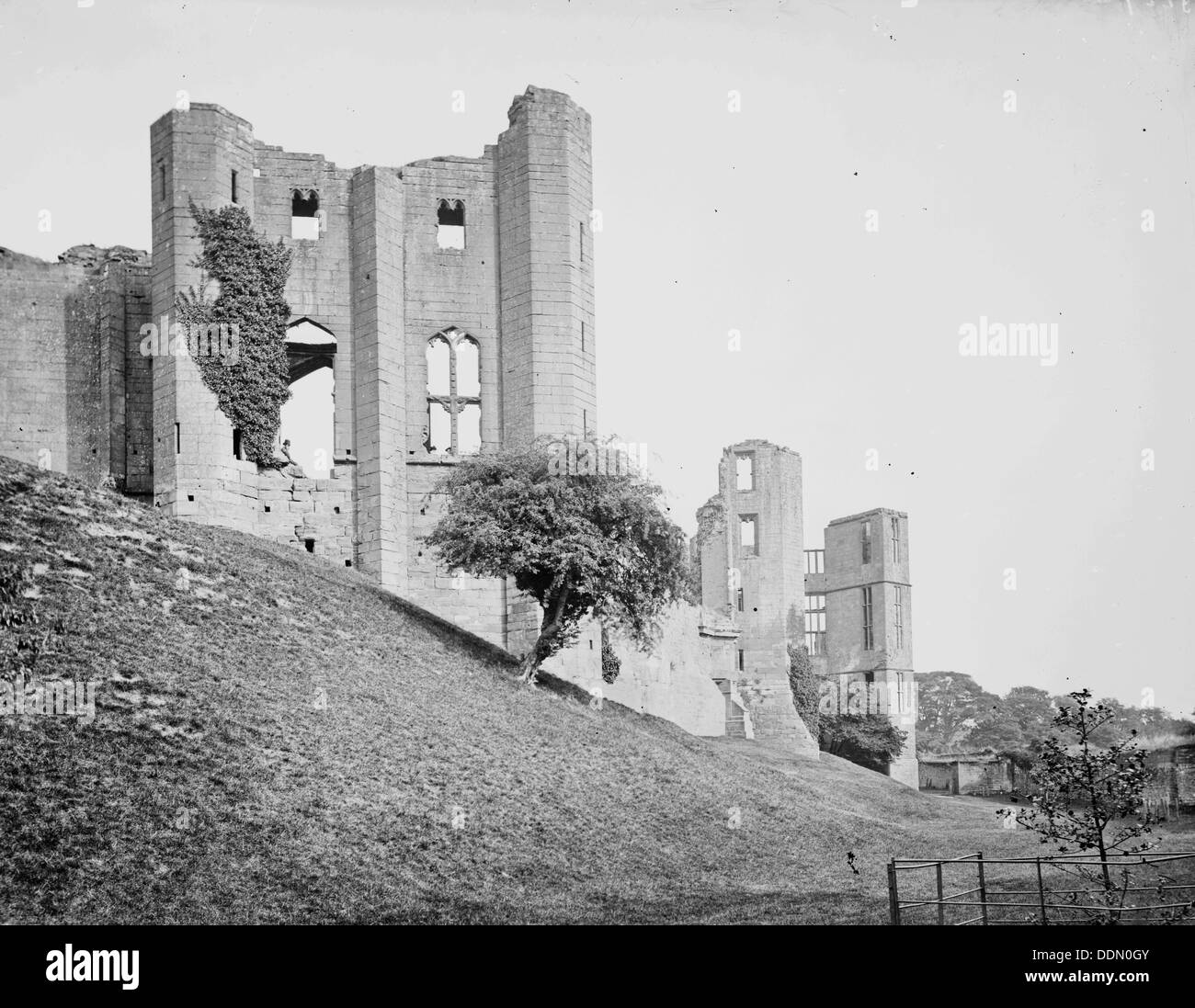 Il Castello di Kenilworth, Kenilworth, Warwickshire, C1860-c1922. Artista: Henry Taunt Foto Stock