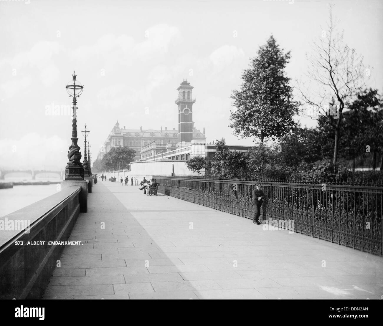 Albert Embankment, Lambeth, Londra, c1870-1900. Artista: York & Figlio Foto Stock