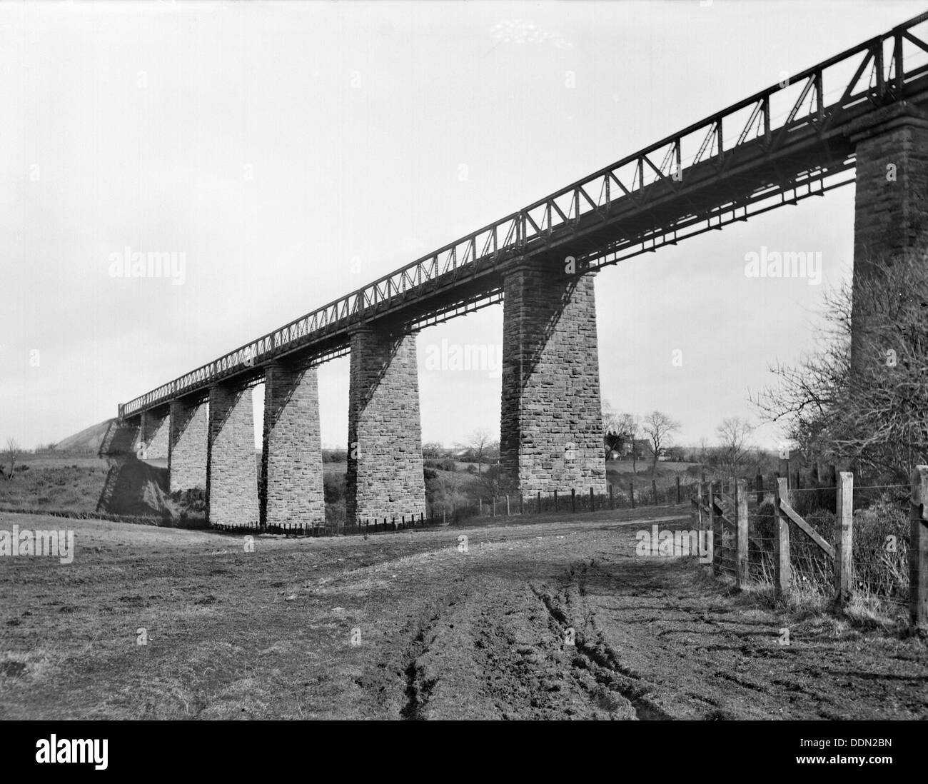 Gancio Norton viadotto, gancio Norton, Oxfordshire, 1906. Artista: Henry Taunt Foto Stock