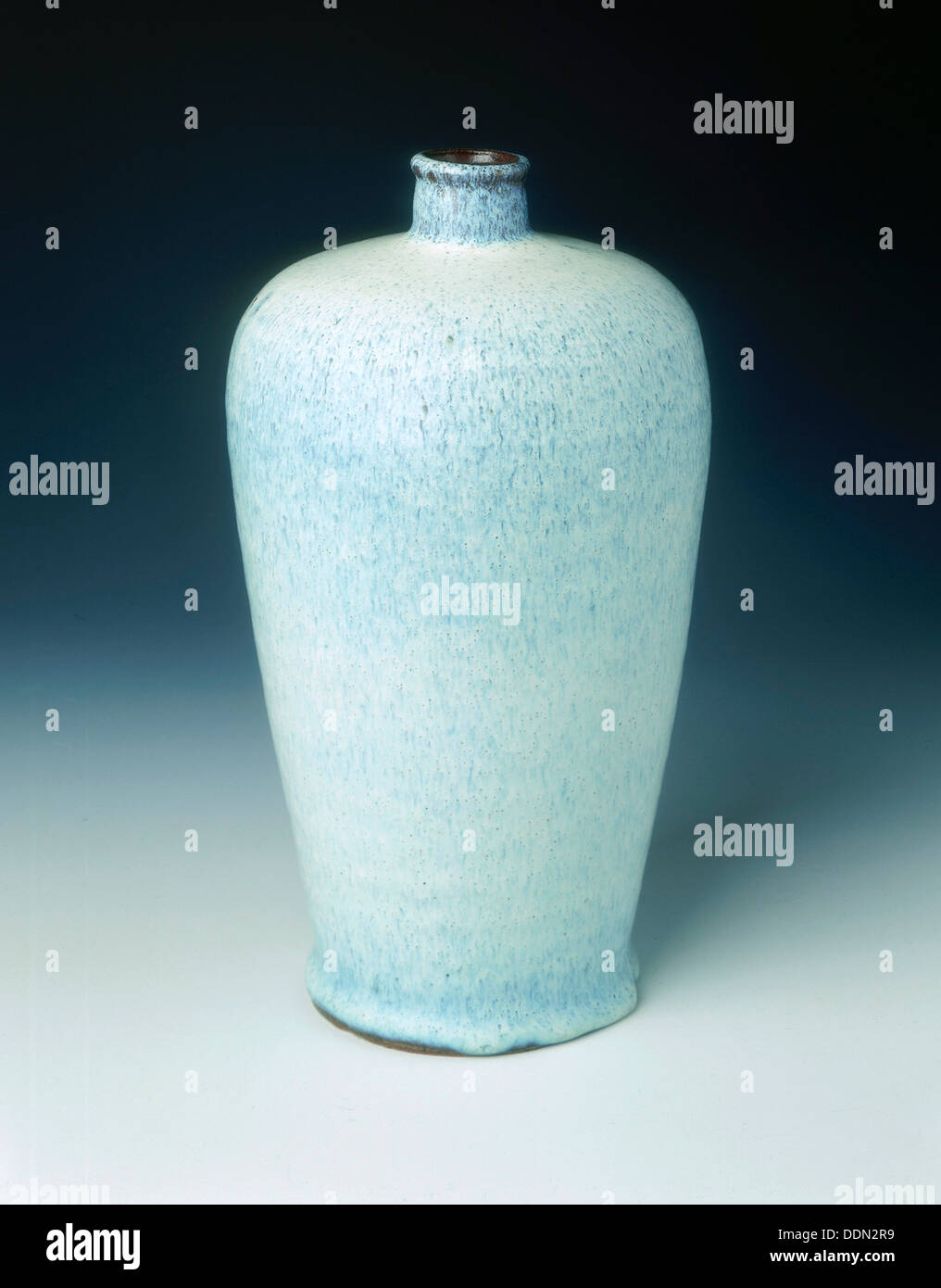 Shiwan vaso meiping copia Jun ware, dinastia Ming, Cina, 1368-1644. Artista: sconosciuto Foto Stock