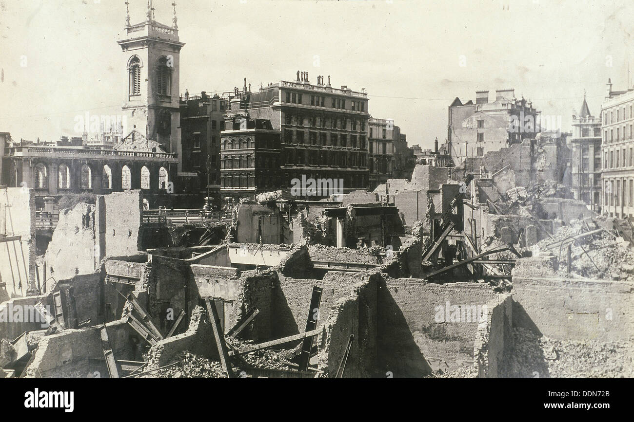Holborn Viaduct, City of London, mostrando air raid danni, c1944. Artista: Anon Foto Stock