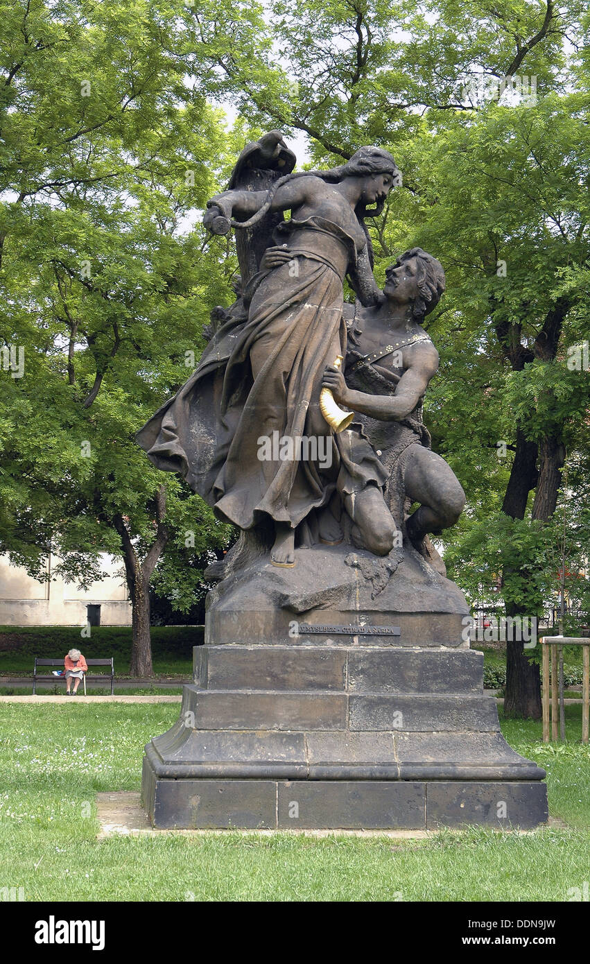 Statue di Slavic figure mitologiche Ctirad e Sarka da Josef Václav Myslbek dal racconto di Boemia le fanciulle di guerra si trova presso il Cimitero di Vyserhad o Vysehradsky hrbitov sui terreni del Castello di Vysehrad a Praga, Repubblica Ceca Foto Stock