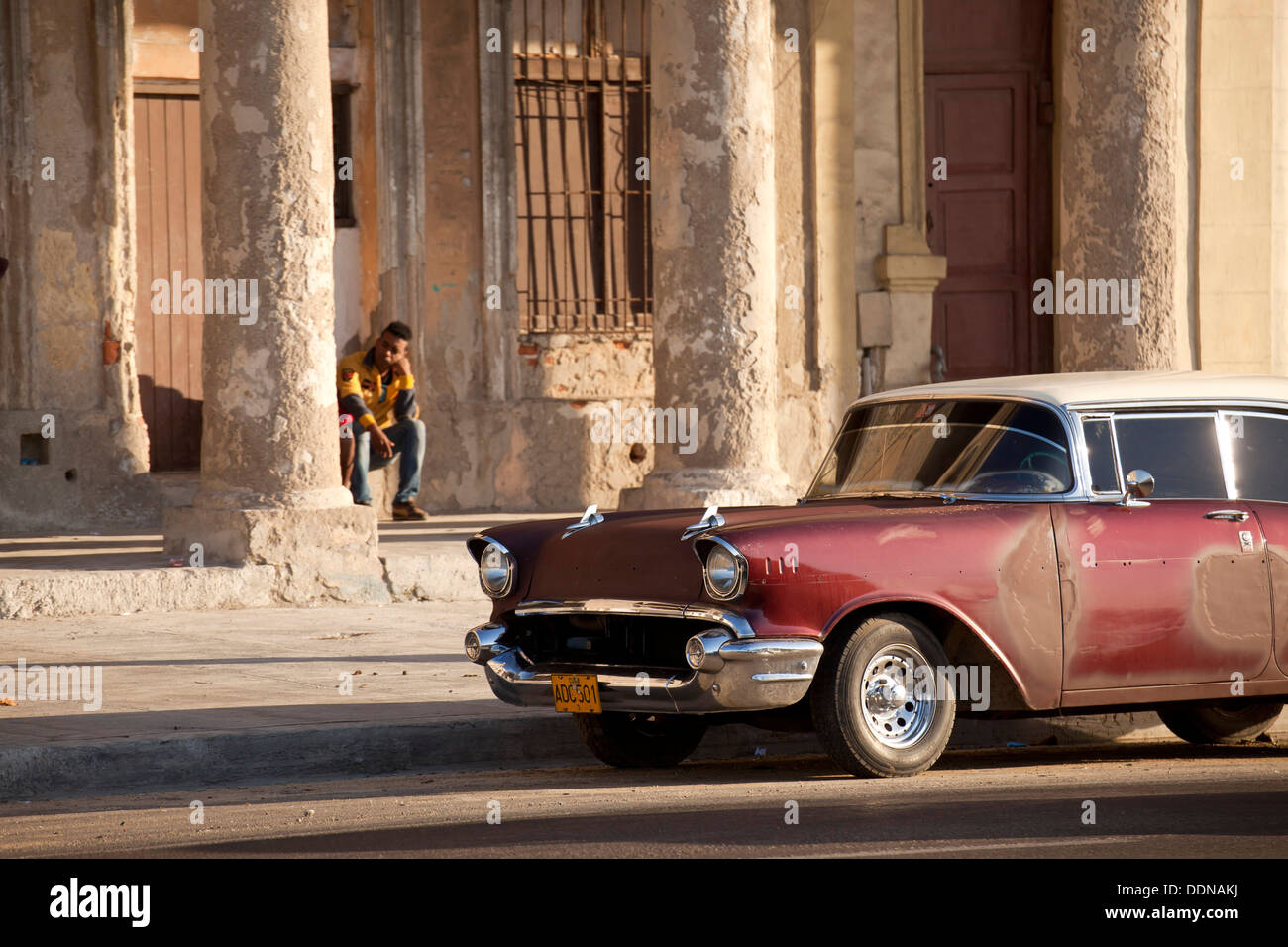 Ci vintage vetture da 50's nelle strade di La Habana, Cuba, Caraibi Foto Stock