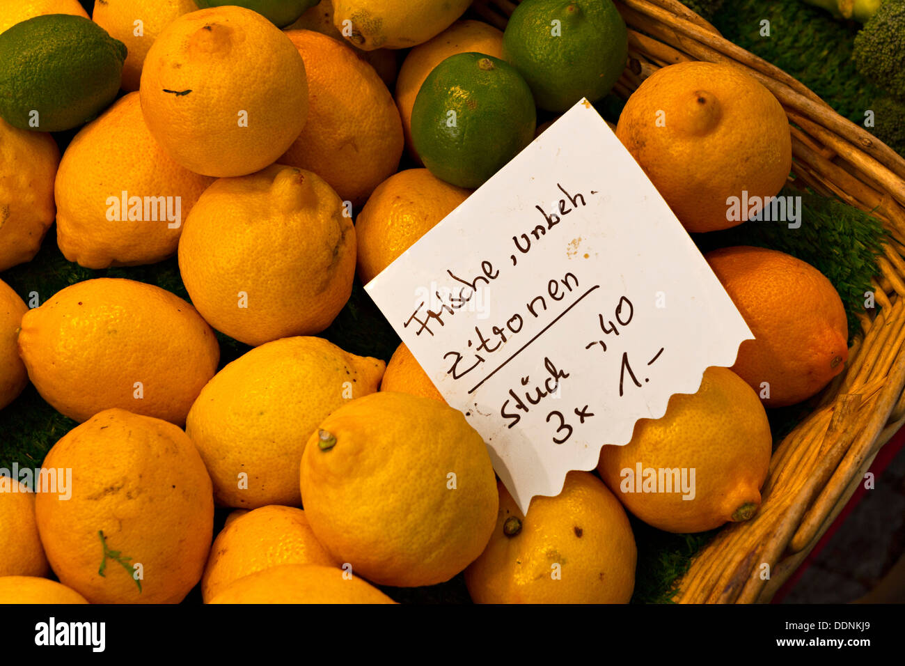 Organici di limoni, cibo e produrre Foto Stock