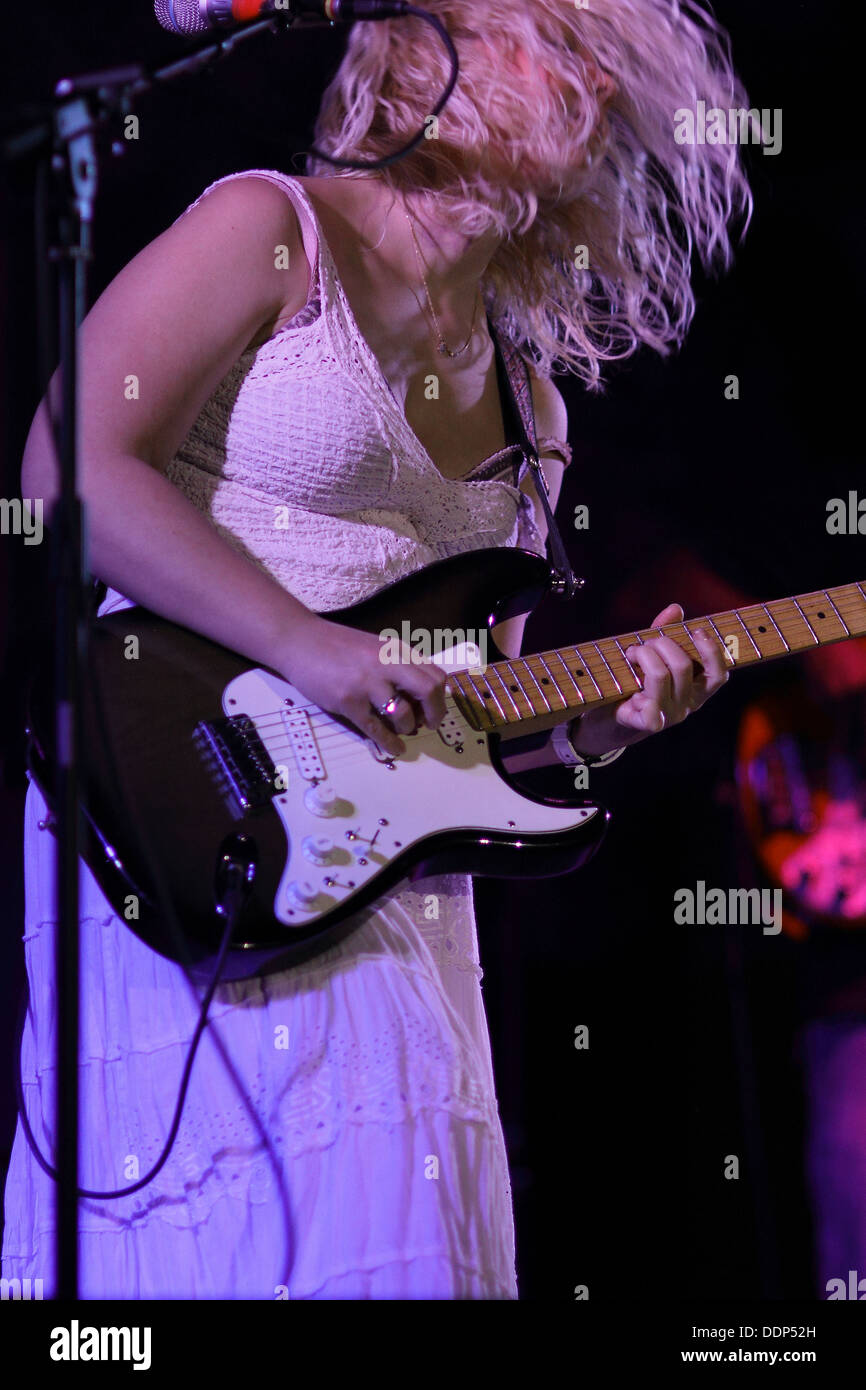 Chantel McGregor live al Tythe Barn, Bishops Cleeve, Cheltenham Foto Stock