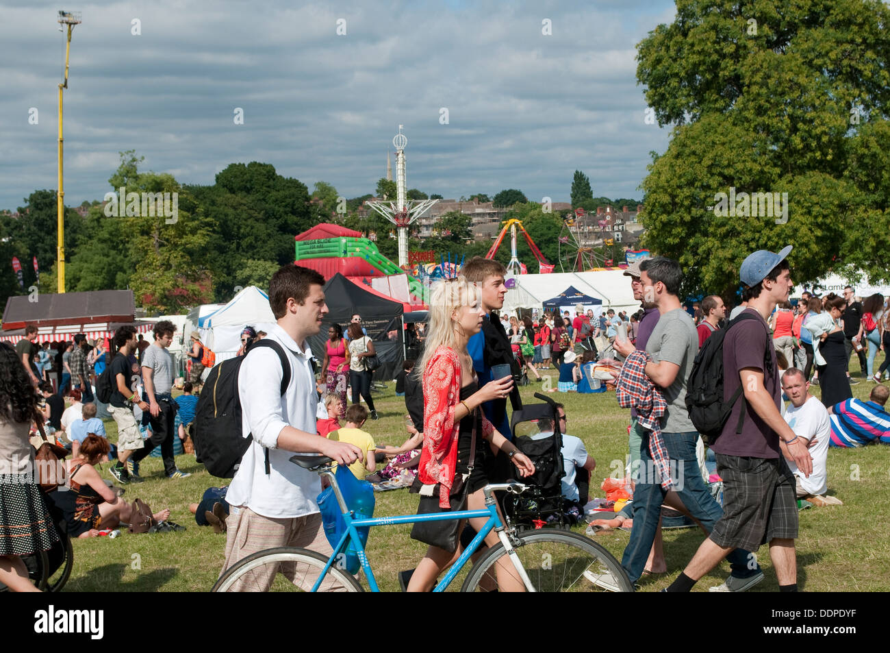 La folla a Lambeth Paese mostrano 2013, Brockwell Park, London, Regno Unito Foto Stock