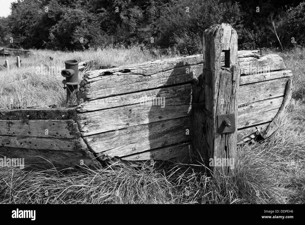 Chiatte distrutto nei pressi del villaggio di Purton Gloucestershire, sulle rive del fiume Severn Foto Stock