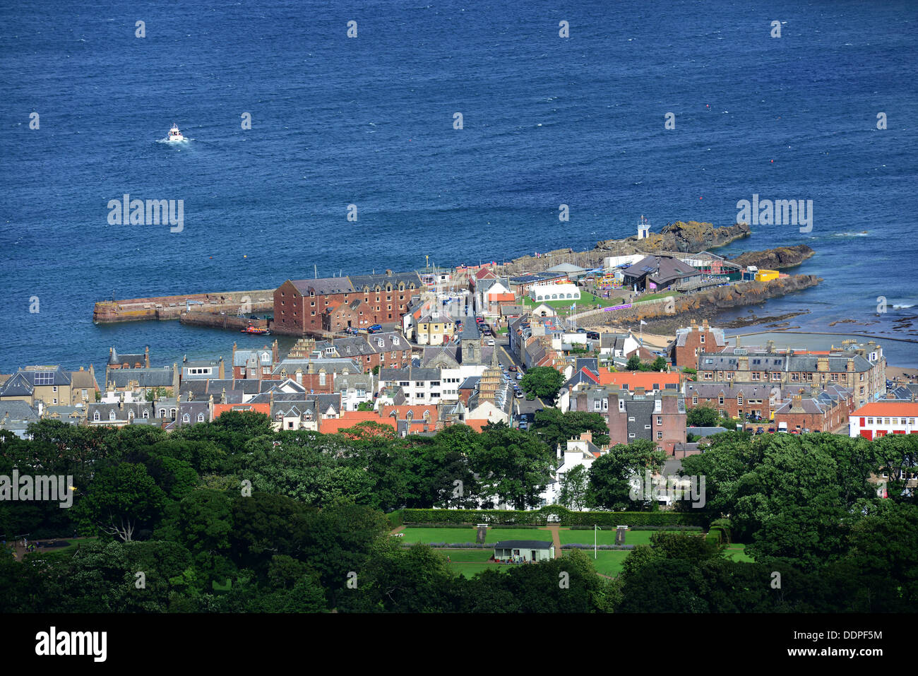 Vista di North Berwick, East Lothian, Scozia da North Berwick diritto (hill). Foto Stock