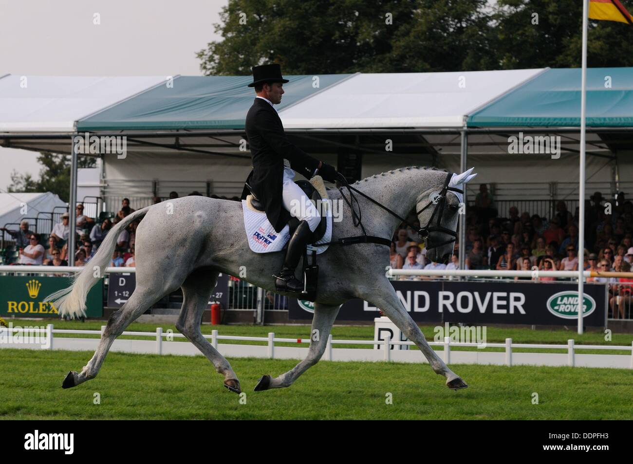 Burghley Horse Trials, UK. 5 settembre 2013. Paolo Tapner riding Kilronan durante la fase di Dressage del 2013 Land Rover Burghley Horse Trials Credito: Jonathan Clarke/Alamy Live News Foto Stock