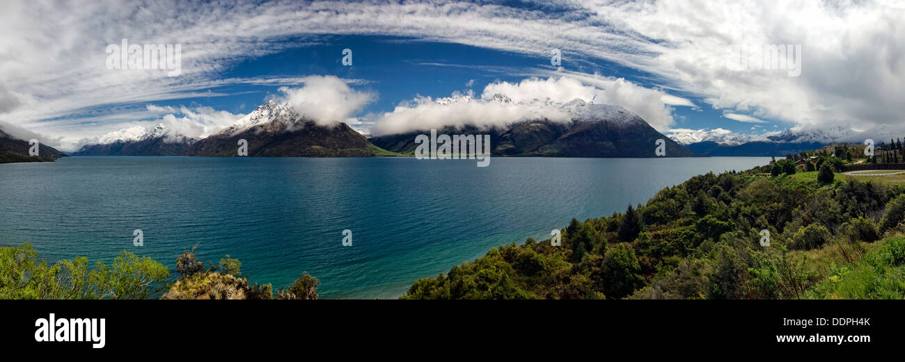 Sul lago Wakatipu, vicino a Queenstown, Isola del Sud, Nuova Zelanda Foto Stock