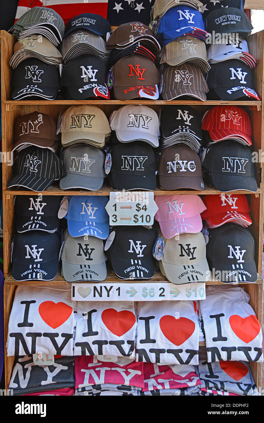 New York City cappelli e magliette per la vendita ai turisti in Little  Italy la sezione della parte inferiore di Manhattan a New York City Foto  stock - Alamy